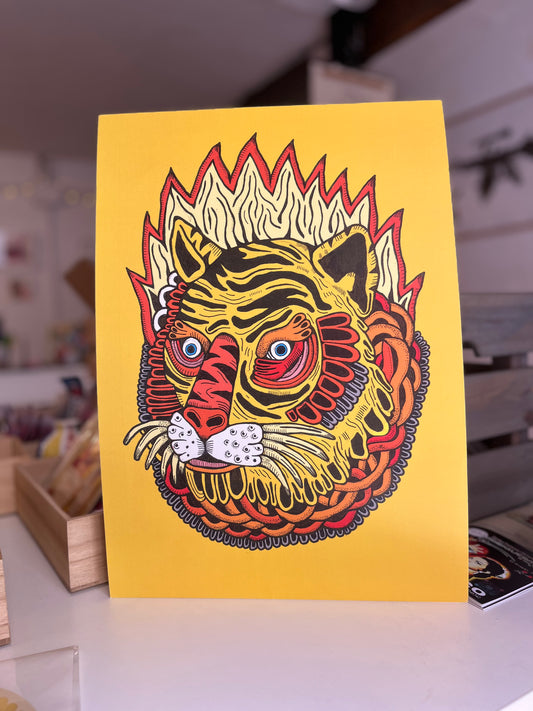 Tigre fondo amarillo